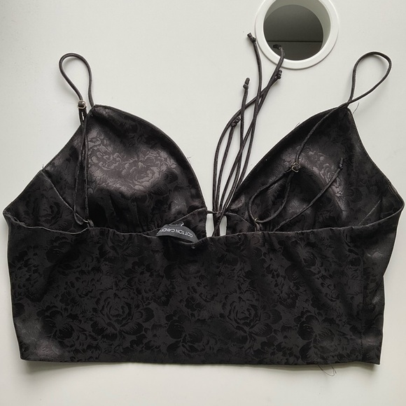 Tie Front Tanktop - Picture 2 of 3